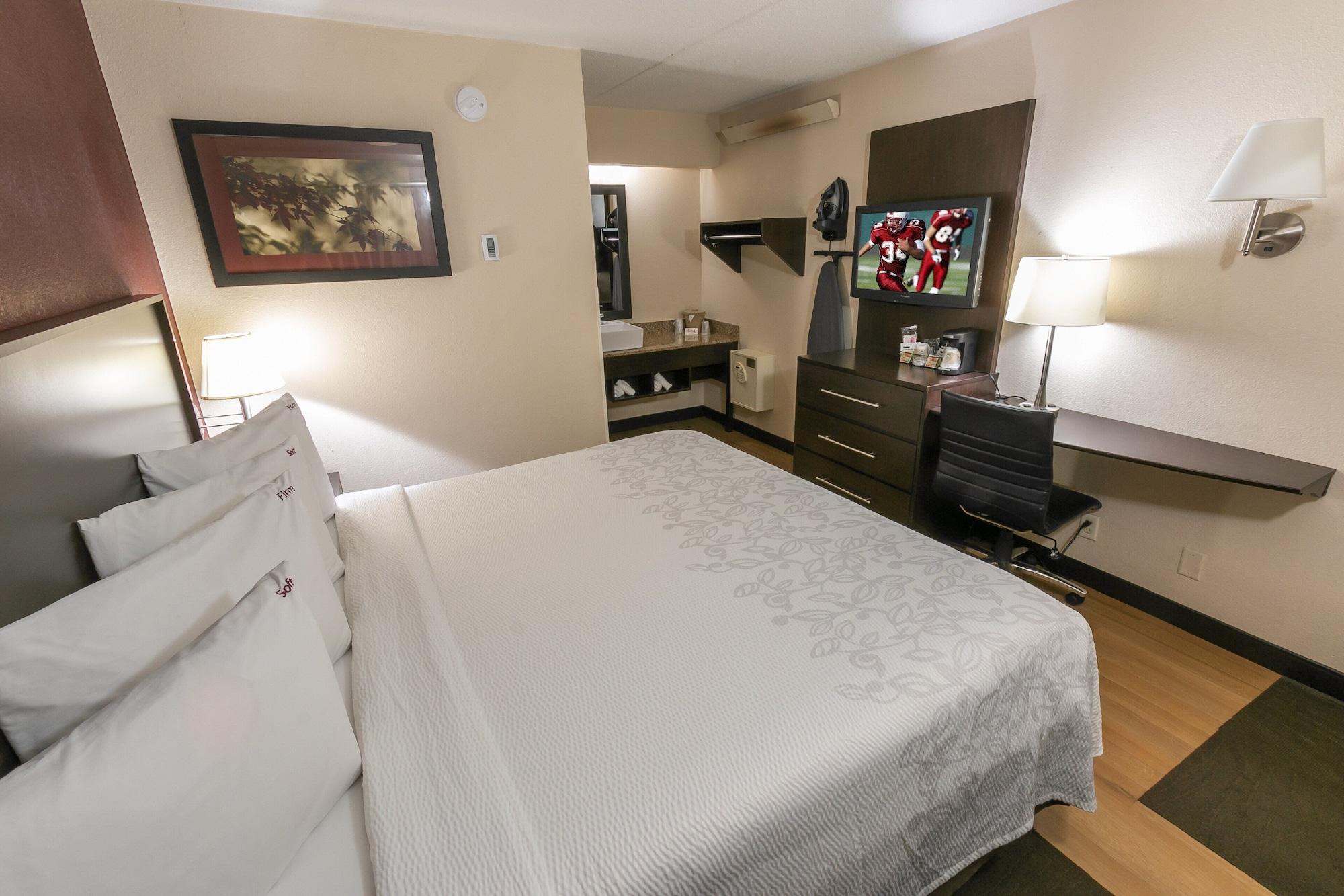 Red Roof Inn Plus+ Chicago - Willowbrook Exterior foto