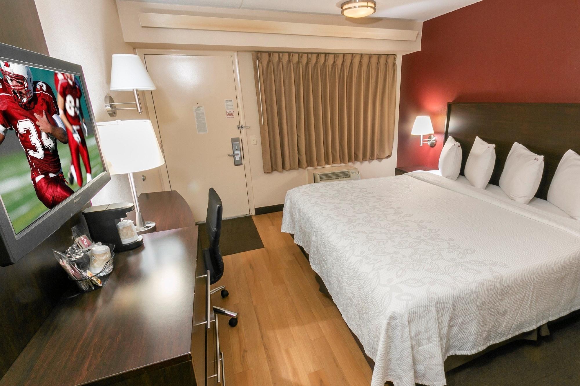 Red Roof Inn Plus+ Chicago - Willowbrook Exterior foto
