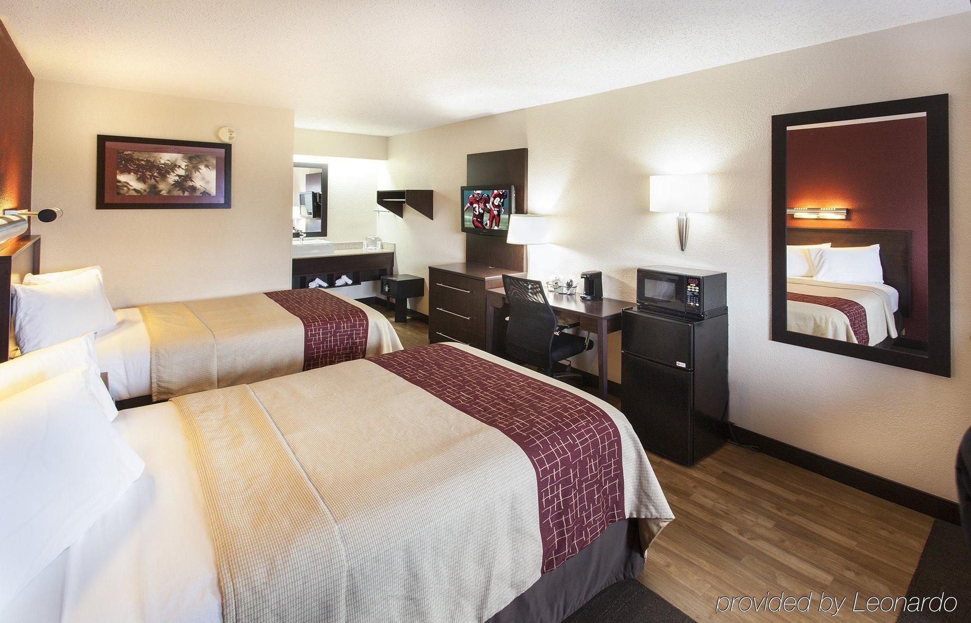 Red Roof Inn Plus+ Chicago - Willowbrook Exterior foto
